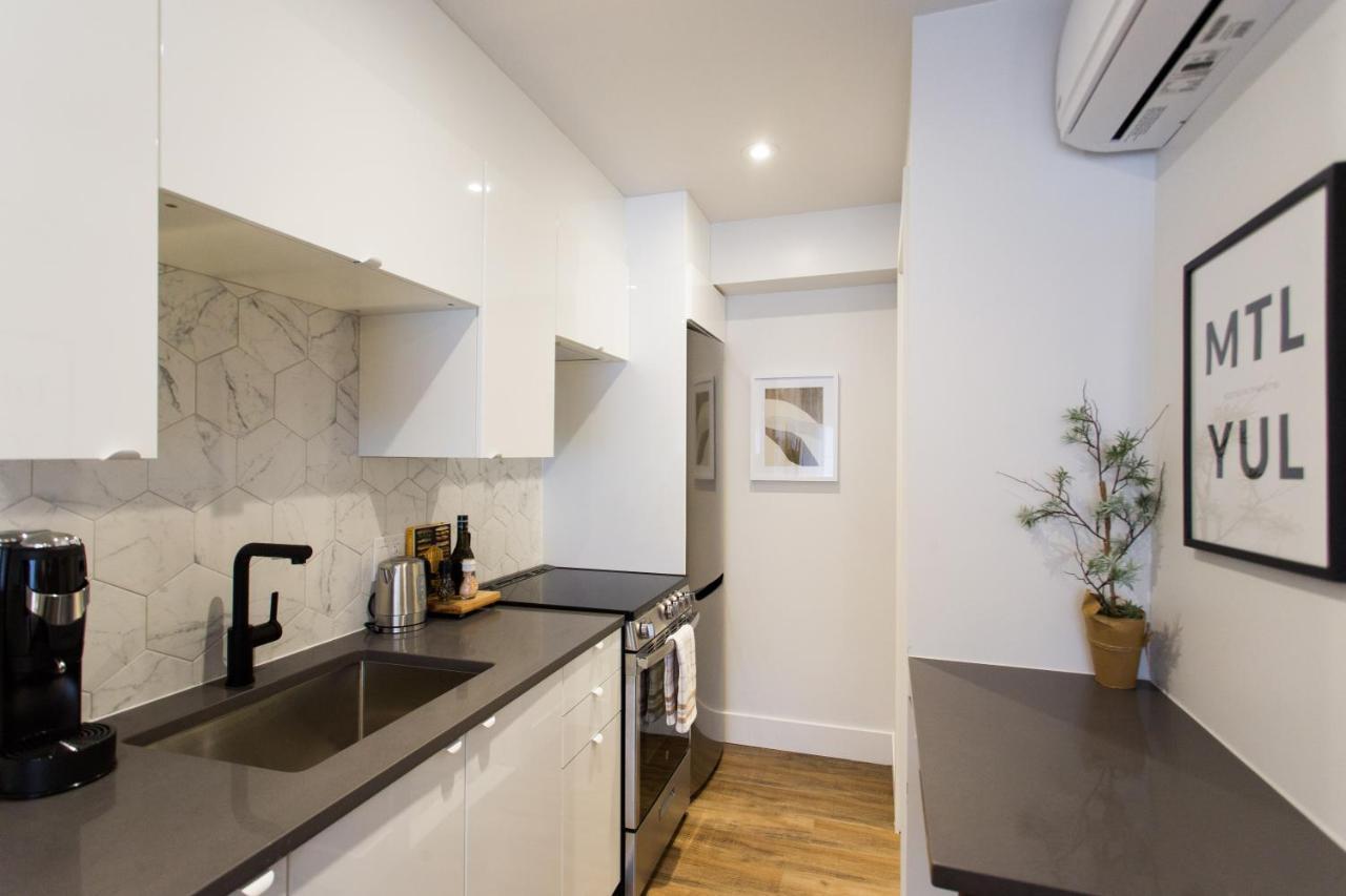 Blue Oasis Studio With Full Kitchen And Bath By Den Stays Montreal Exterior foto