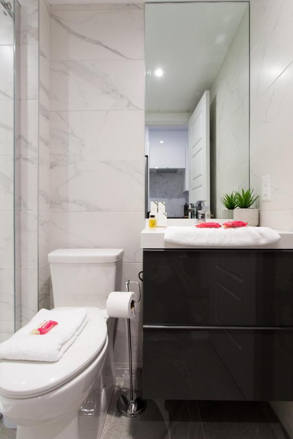 Blue Oasis Studio With Full Kitchen And Bath By Den Stays Montreal Exterior foto